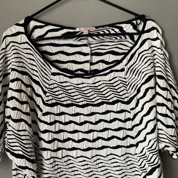 Romeo + Juliet sz S geo black‎ white oversized tunic top - Picture 7 of 7